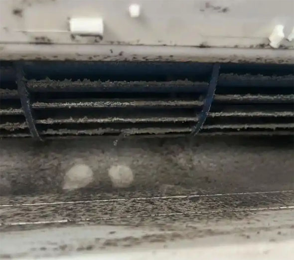 大洼空调吹的风有股烧焦味是怎么回事